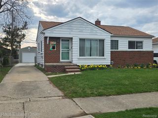 28425 Alger Boulevard, Madison Heights, MI 48071