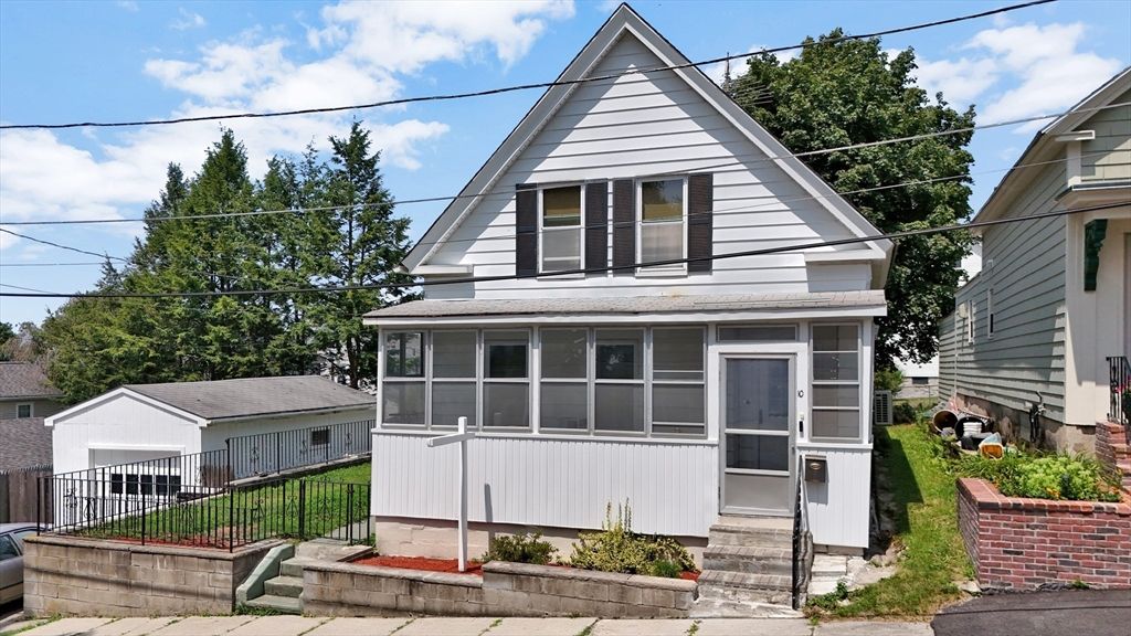 10 Sanborn St, Lowell, MA 01850