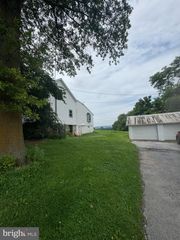 3138 ORVILLE LN, Manheim, PA 17545