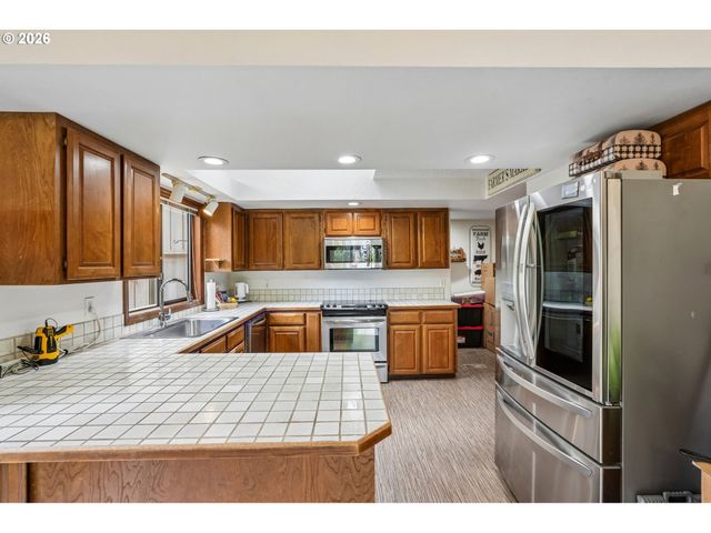 13620 Sw FERN St, Portland, OR 97223