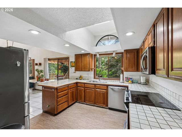 13620 Sw FERN St, Portland, OR 97223