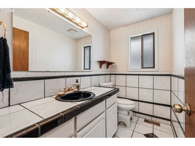 13620 Sw FERN St, Portland, OR 97223