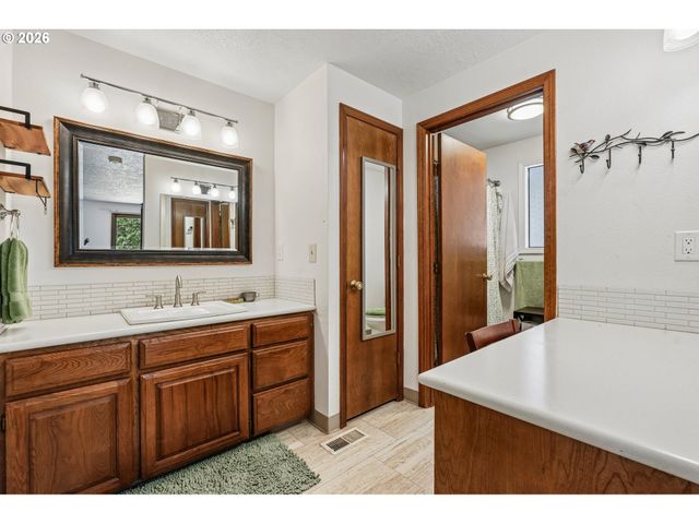 13620 Sw FERN St, Portland, OR 97223
