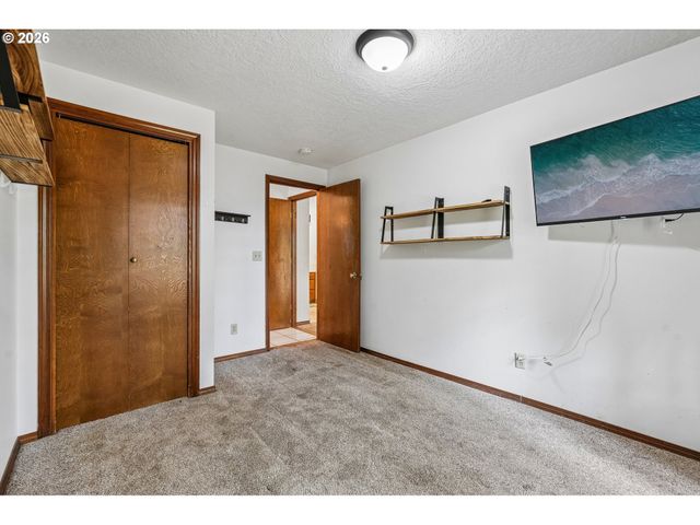 13620 Sw FERN St, Portland, OR 97223