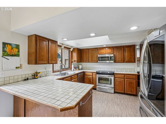 13620 Sw FERN St, Portland, OR 97223