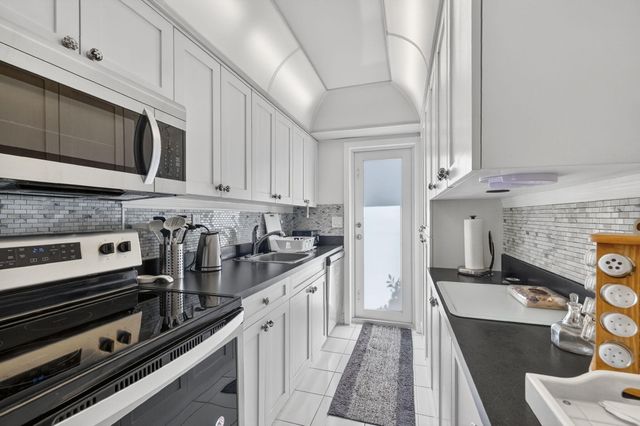 1221 Hillsboro Mile 23a, Hillsboro Beach, FL 33062