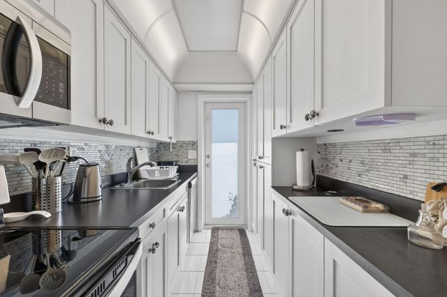 1221 Hillsboro Mile 23a, Hillsboro Beach, FL 33062