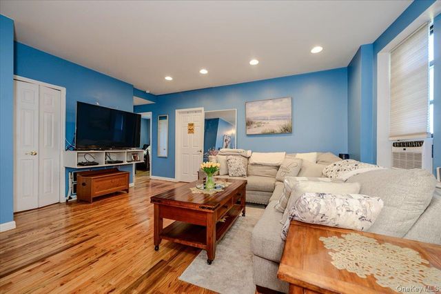 25 W Broadway 417, Long Beach, NY 11561