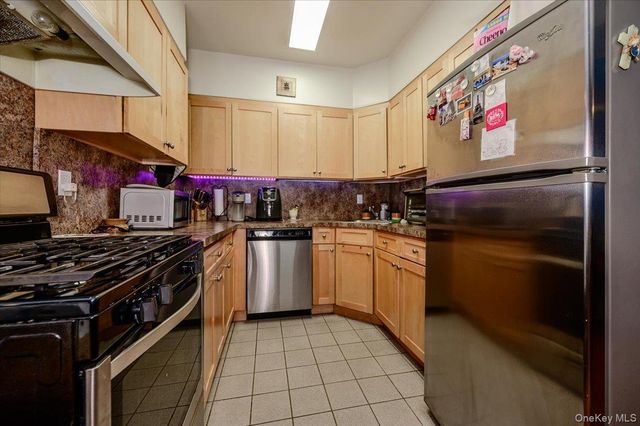 25 W Broadway 417, Long Beach, NY 11561