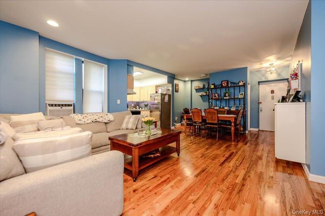 25 W Broadway 417, Long Beach, NY 11561