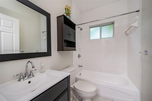 2750 NW 170th St, Miami Gardens, FL 33056