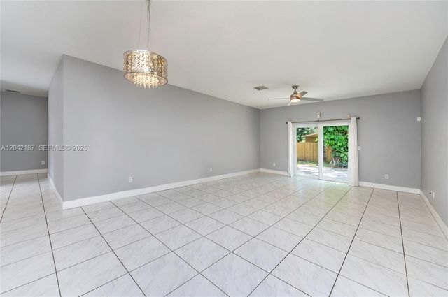2750 NW 170th St, Miami Gardens, FL 33056