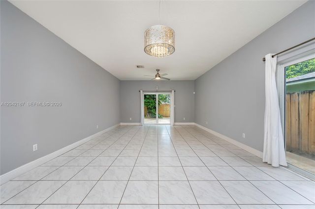 2750 NW 170th St, Miami Gardens, FL 33056