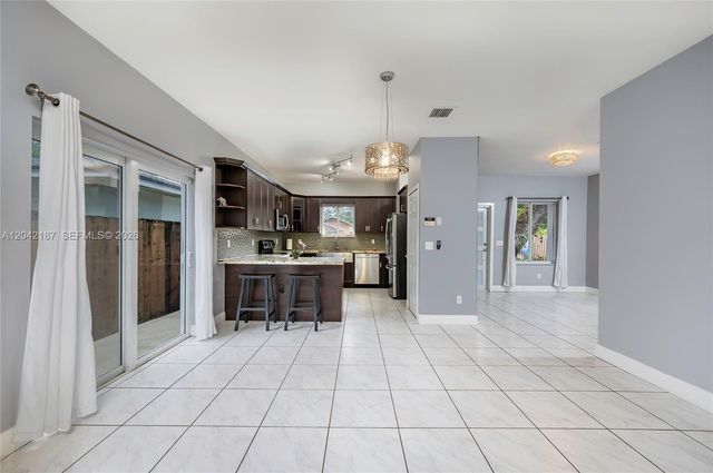 2750 NW 170th St, Miami Gardens, FL 33056