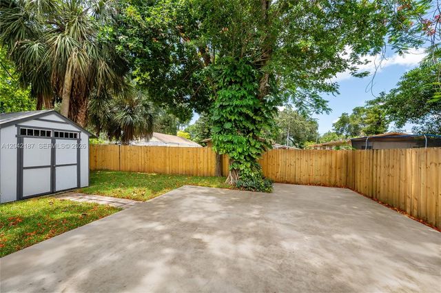 2750 NW 170th St, Miami Gardens, FL 33056