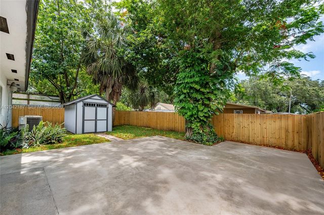 2750 NW 170th St, Miami Gardens, FL 33056