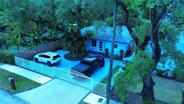 2750 NW 170th St, Miami Gardens, FL 33056