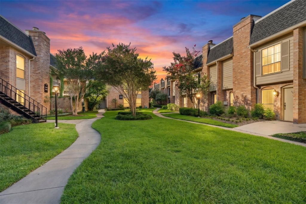 1601 S Shepherd Drive 243, Houston, TX 77019