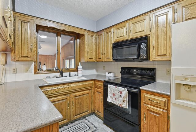 1020 ARBOR RIDGE Circle, Council Bluffs, IA 51503