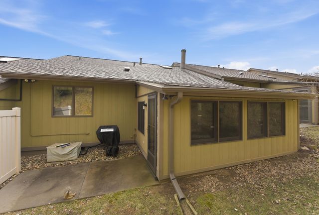 1020 ARBOR RIDGE Circle, Council Bluffs, IA 51503