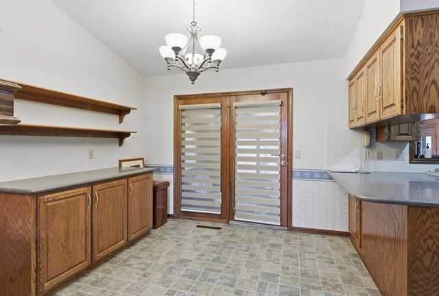 1020 ARBOR RIDGE Circle, Council Bluffs, IA 51503