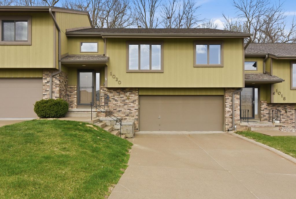 1020 ARBOR RIDGE Circle, Council Bluffs, IA 51503