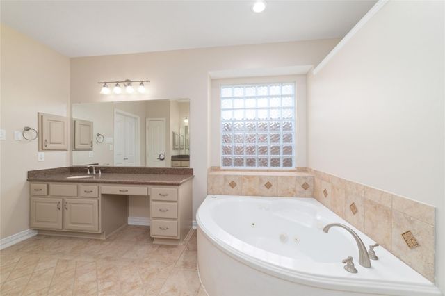 12527 Country Arbor Lane, Houston, TX 77041