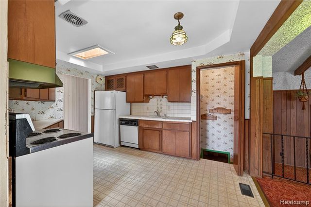 17198 Macarthur Street, Redford, MI 48240