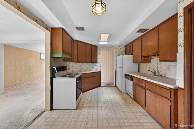 17198 Macarthur Street, Redford, MI 48240