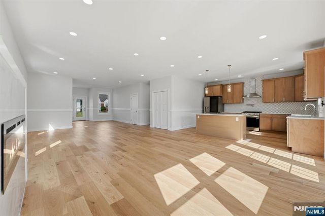 588 Maple Avenue, Saddle Brook, NJ 07663