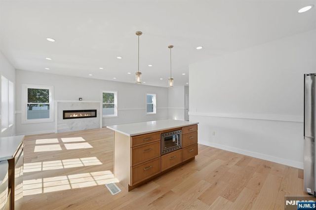 588 Maple Avenue, Saddle Brook, NJ 07663
