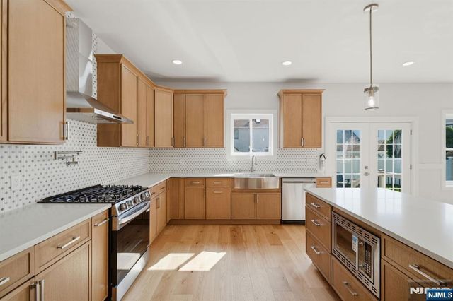 588 Maple Avenue, Saddle Brook, NJ 07663