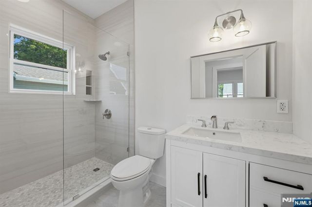 588 Maple Avenue, Saddle Brook, NJ 07663
