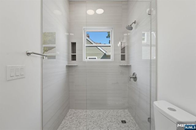 588 Maple Avenue, Saddle Brook, NJ 07663