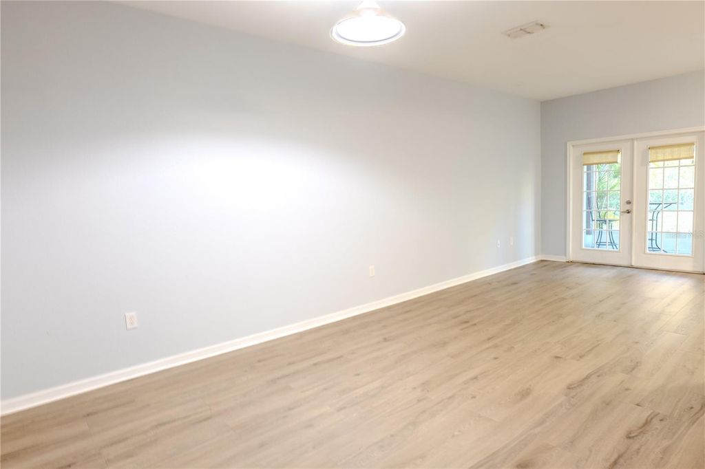 Image 4 of property listing at 8208 DOWNPATRICK COURT, Tampa, FL 33610