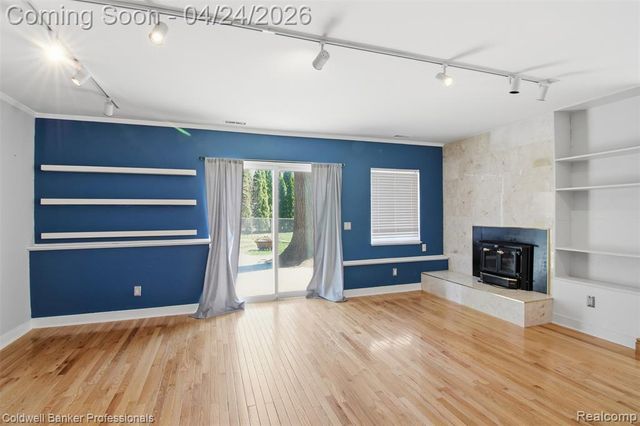 470 Crystalia Street, Commerce Twp, MI 48382