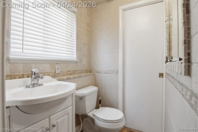 470 Crystalia Street, Commerce Twp, MI 48382