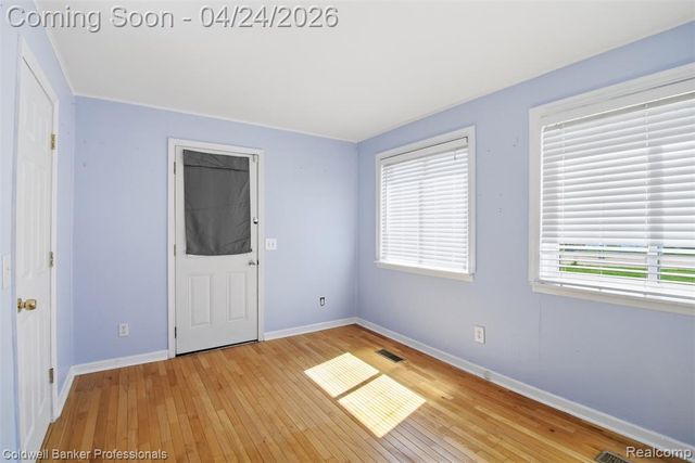 470 Crystalia Street, Commerce Twp, MI 48382