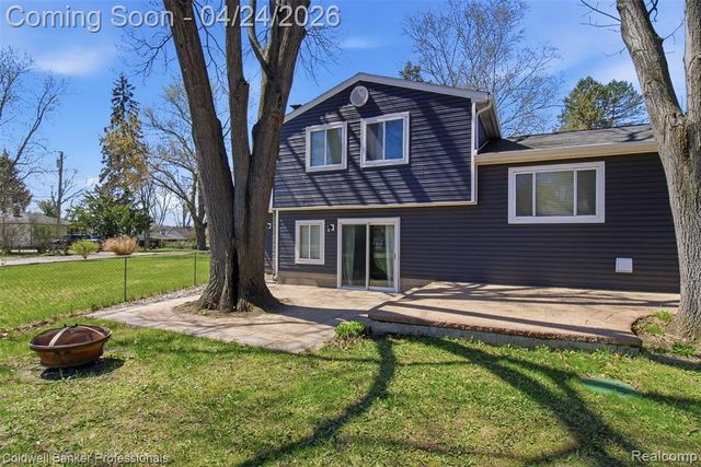 470 Crystalia Street, Commerce Twp, MI 48382