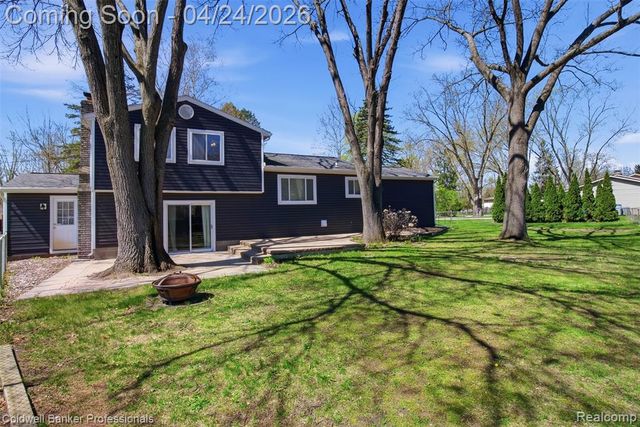 470 Crystalia Street, Commerce Twp, MI 48382