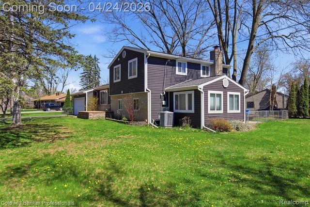 470 Crystalia Street, Commerce Twp, MI 48382