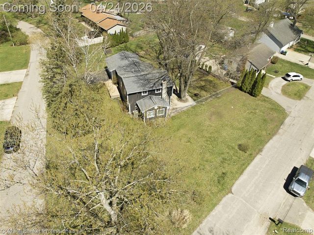 470 Crystalia Street, Commerce Twp, MI 48382