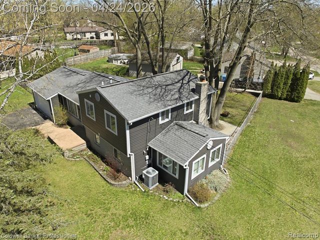 470 Crystalia Street, Commerce Twp, MI 48382