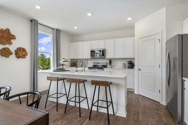 1030 Emerald Drive, Montgomery, IL 60538