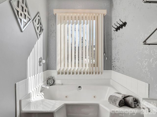 14526 Waterside Drive, Charlotte, NC 28278