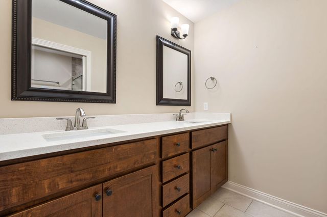 350 Waterford Circle N, Schererville, IN 46375