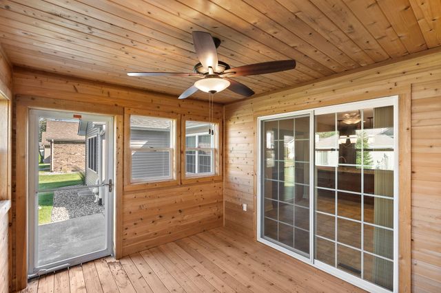 350 Waterford Circle N, Schererville, IN 46375