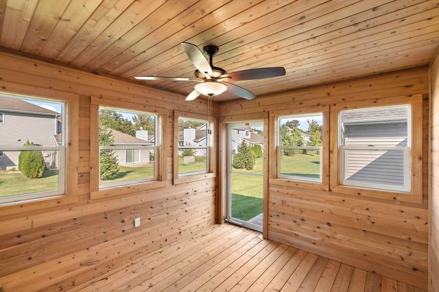 350 Waterford Circle N, Schererville, IN 46375