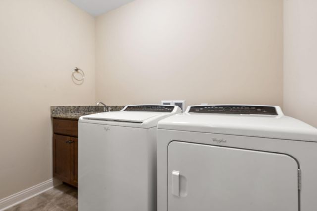 350 Waterford Circle N, Schererville, IN 46375