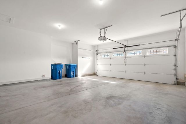 350 Waterford Circle N, Schererville, IN 46375